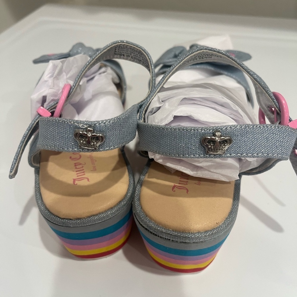 Juicy Couture Gray and Pink Sandals with Bow Accents - Picture 2 of 6